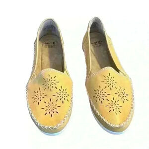 EARTH ORIGINS Flats Woman’s Size 8 Slip On  Fashion Comfort Leather Loralei Moc​